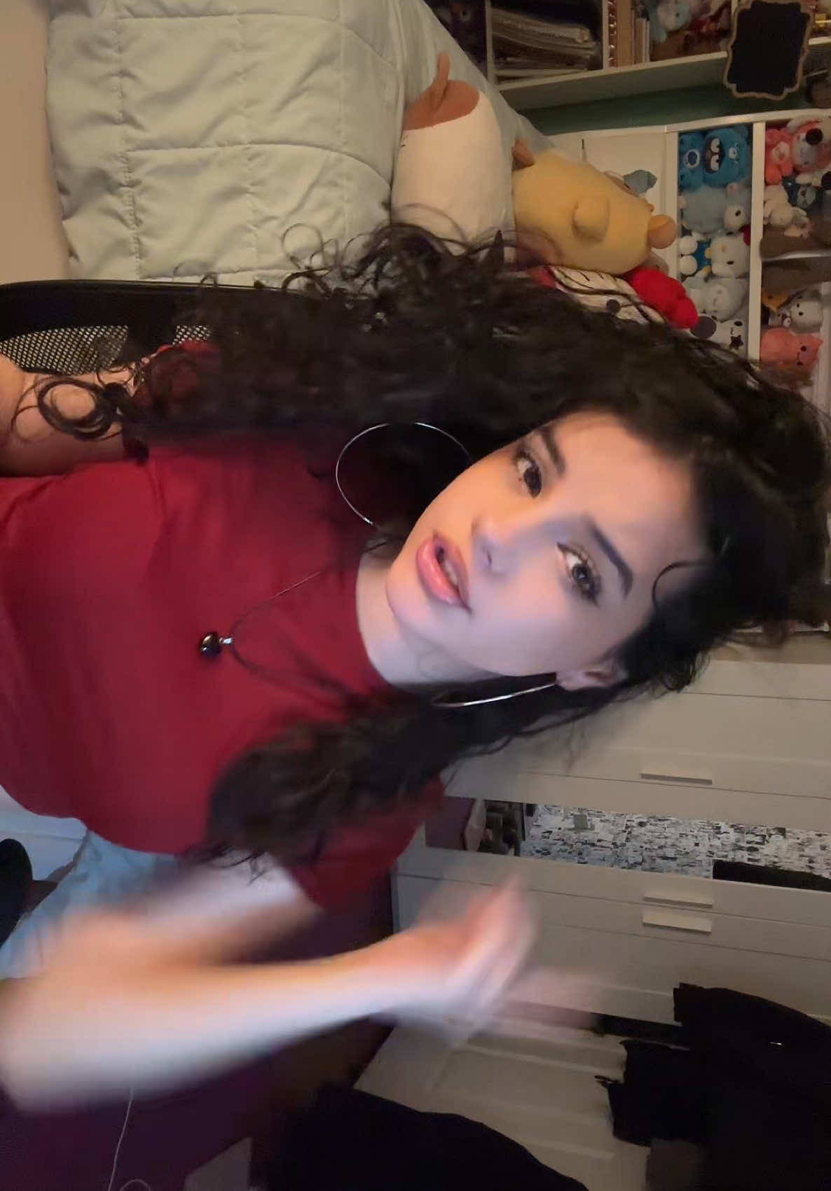 if anybody knows where to buy a good invincible costume please tell meeee :,) 