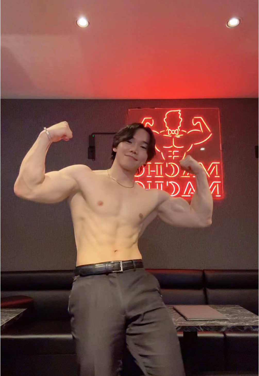 まっちょまっちょ福岡DM予約お待ちしておりまっちょ💪 #まっちょまっちょ福岡 #筋トレ #筋肉 #マッチョ #マッスルバー #Vlog #Fitness #ダンス #dance #踊ってみた 