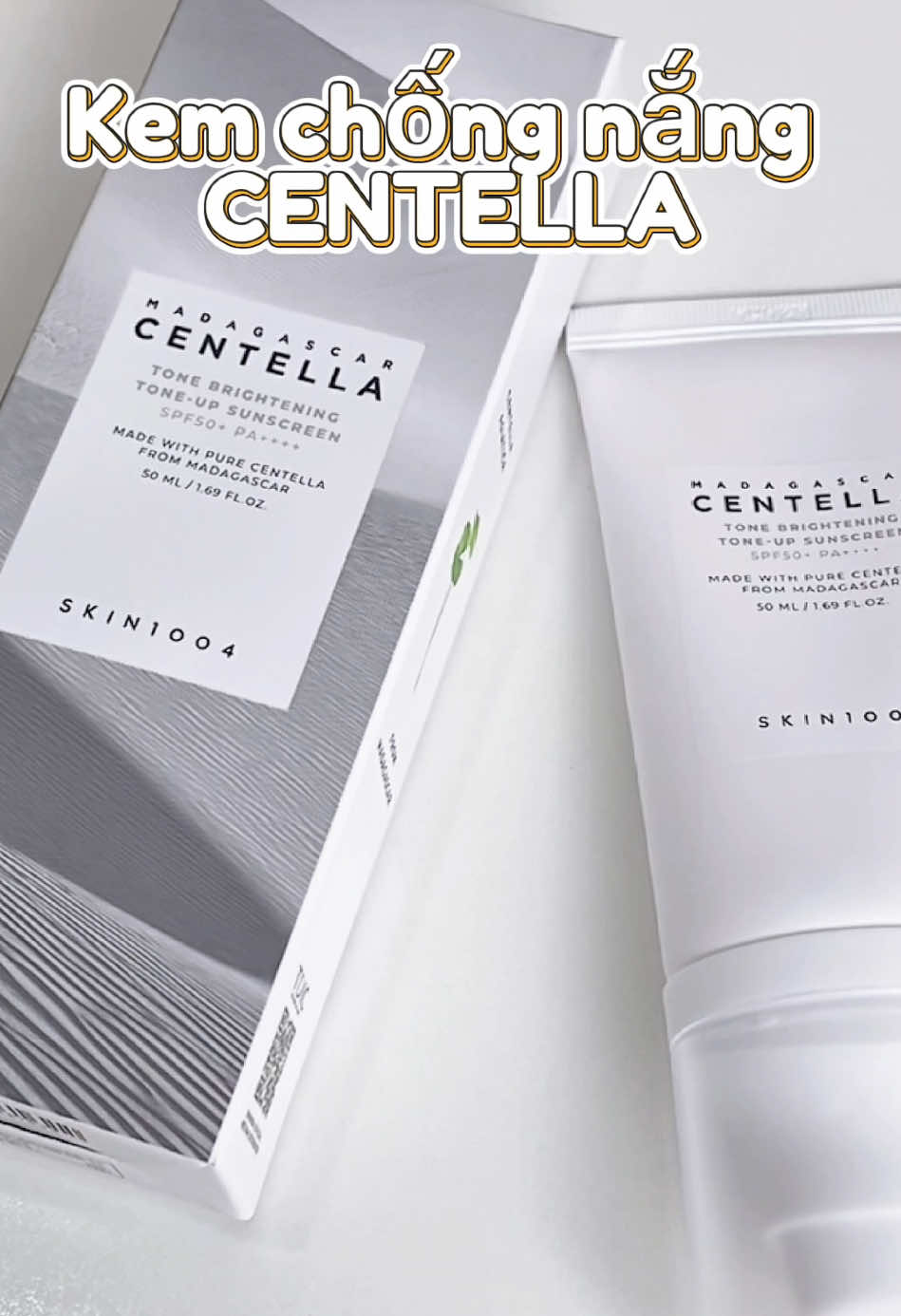 [LS][Tặng 1 mask Freska+1 găng tay tắm+1 sachet bất kì] SKIN1004 Kem chống nắng Madagascar Centella Tone Brightening Tone-up Sunscreen SPF50+ PA++++ 50ml #MẹKimNgânRìViu #kemchongnang #kemchongnangnangtone #kemchongnangskin1004 #skin1004 #centella 