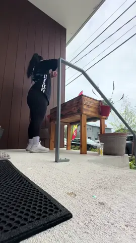 Come on easter run🐣. Went to go try toasted for the first time and it was worth the run #seattle #seattlelatinarunclub #run #bagels 