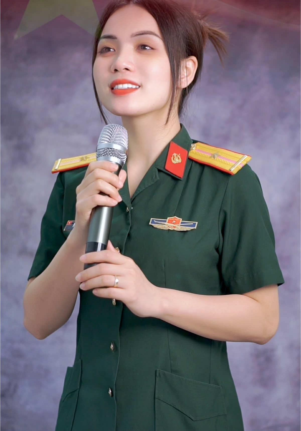 Hoà Bình đẹp lắm 🇻🇳 Cùng nhau viết tiếp câu chuyện Hoà Bình nhân dịp kỷ niệm ngày 30 tháng 4 với Tâm nhé , Một sáng tác mà a Nguyễn Văn Chung viết rất hay và ca sĩ Duyên Quỳnh thể hiện rất thành công Tâm xin phép cover ạ #vietnam #bodoi #viettiepcauchuyenhoabinh #bodoicuho #xuhuong #30tháng4 