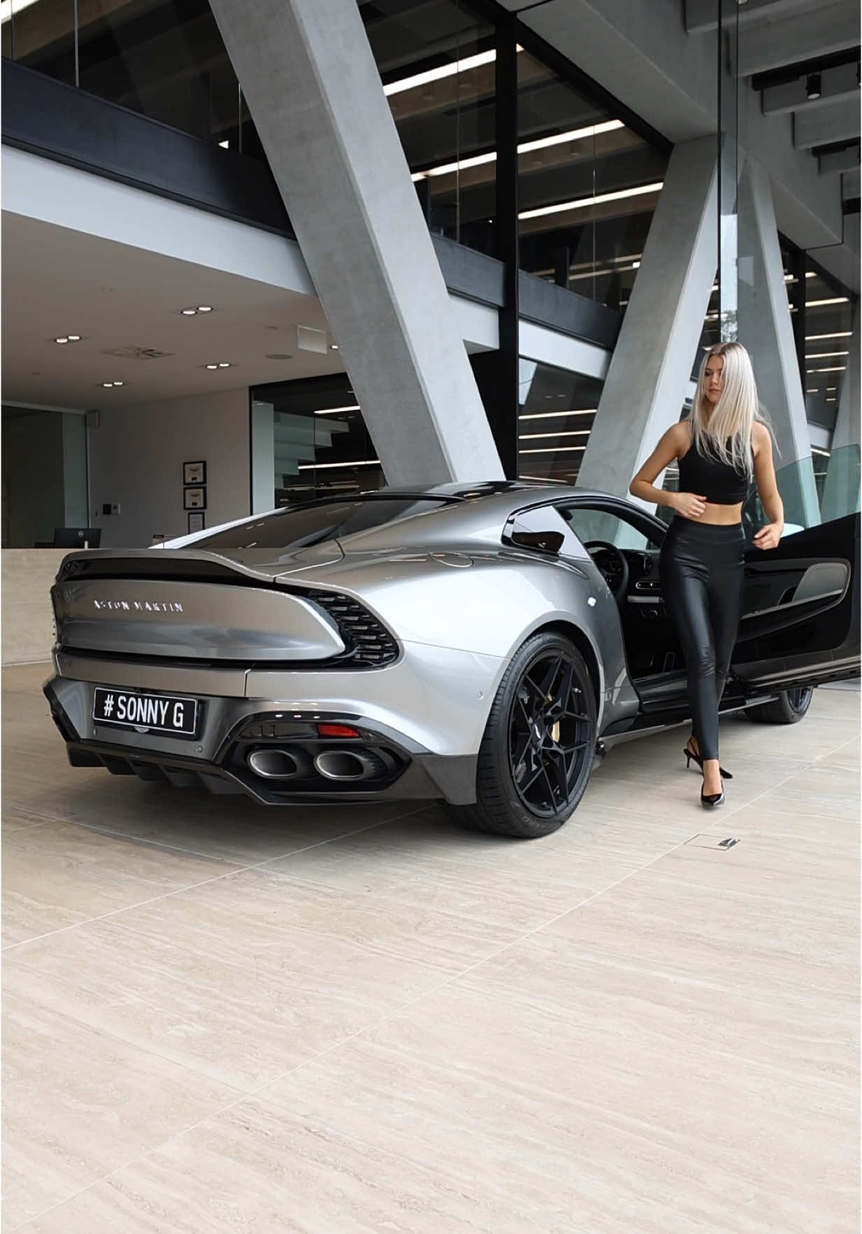 a quick look at the allnew Vanquish v12 nzspec #astonmartin #sonnyG