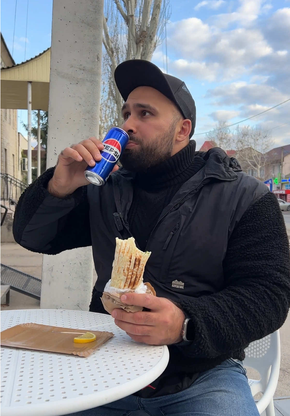 Нашёл шаурму с лососем там, где совершенно на это не рассчитывал! И это оказалось вкусно.  📍г. Вознесенск, ул. Киевская, 20, «Кебаб» #шаурма #гуаябадядя #рек #хочуврек #foryou #tiktok #viral #longervideos 