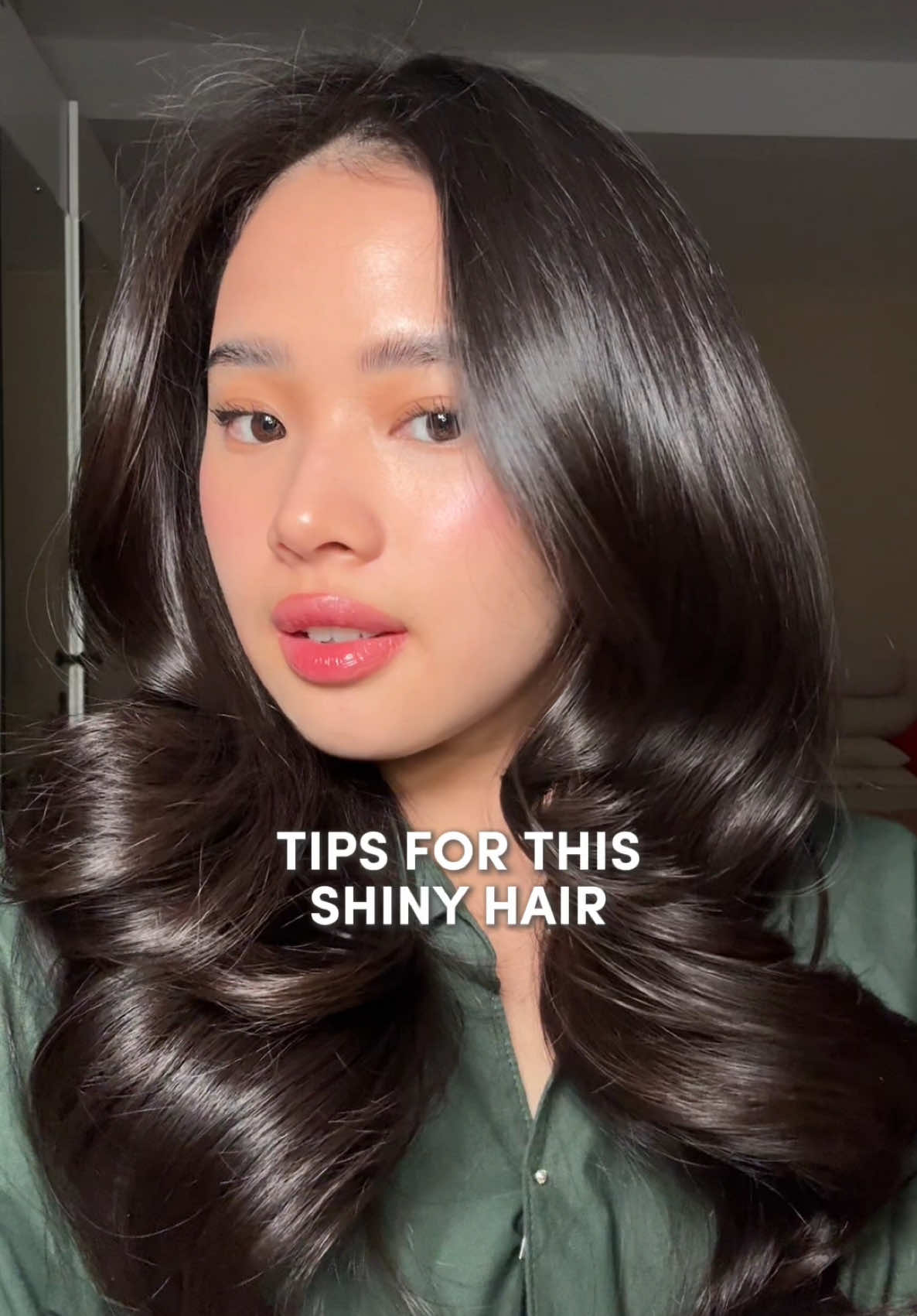 OHMY ini leave on conditioner nya bagus bgtbgt. Awalnya kyk bingung, lepek ga sih? Karena hair oil aja kalau aku pake kebanyakan jadi lepek lengket gitu. Eh ternyata abis di hairdryer jadi lembut banget gini donggg… SUKAAKKK @Kelaya Hair Treatment  #HempasKusutAntiNgangkut #FeelTheNature #fyp #hairtok