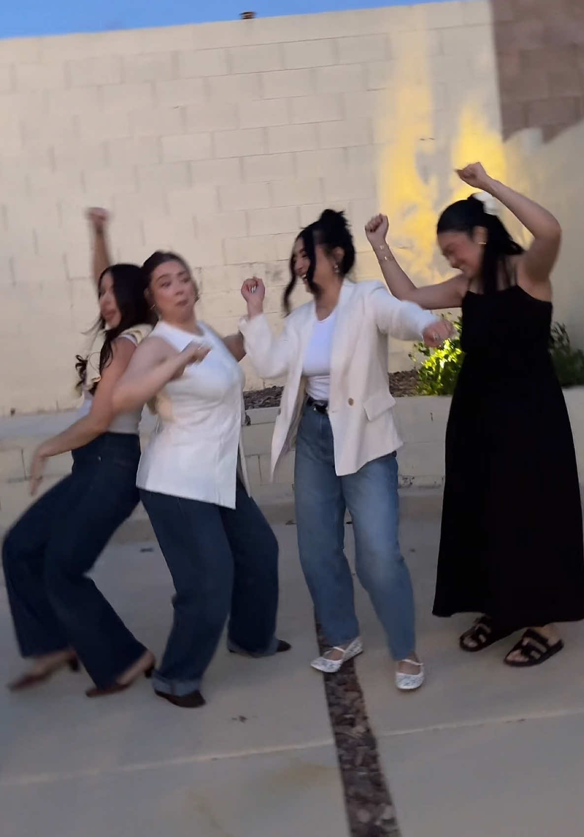 Happy Easter from the girlies 🐣🐰🦋🥚💐 @Noemy Ruiz @genbthegem @yadirraaa___ 