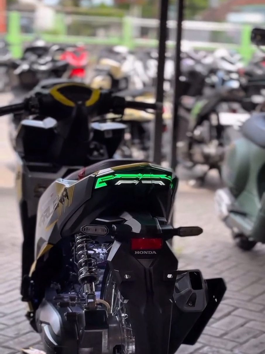 Meskipun 1 warna tapi kelihatan seger dan simpel 😍. #stoplamplazy #stoplampvario #stoplampvarionew #varionew #sparepart_motor #cuantanpabatas 