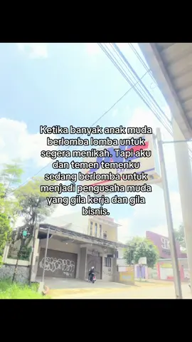 Nyari outfit brand local ? Cek ig life_officialstore #fypp #style #brandlocal #xybca #story #storytime 