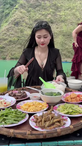 View triệu độ cho một bữa cơm.