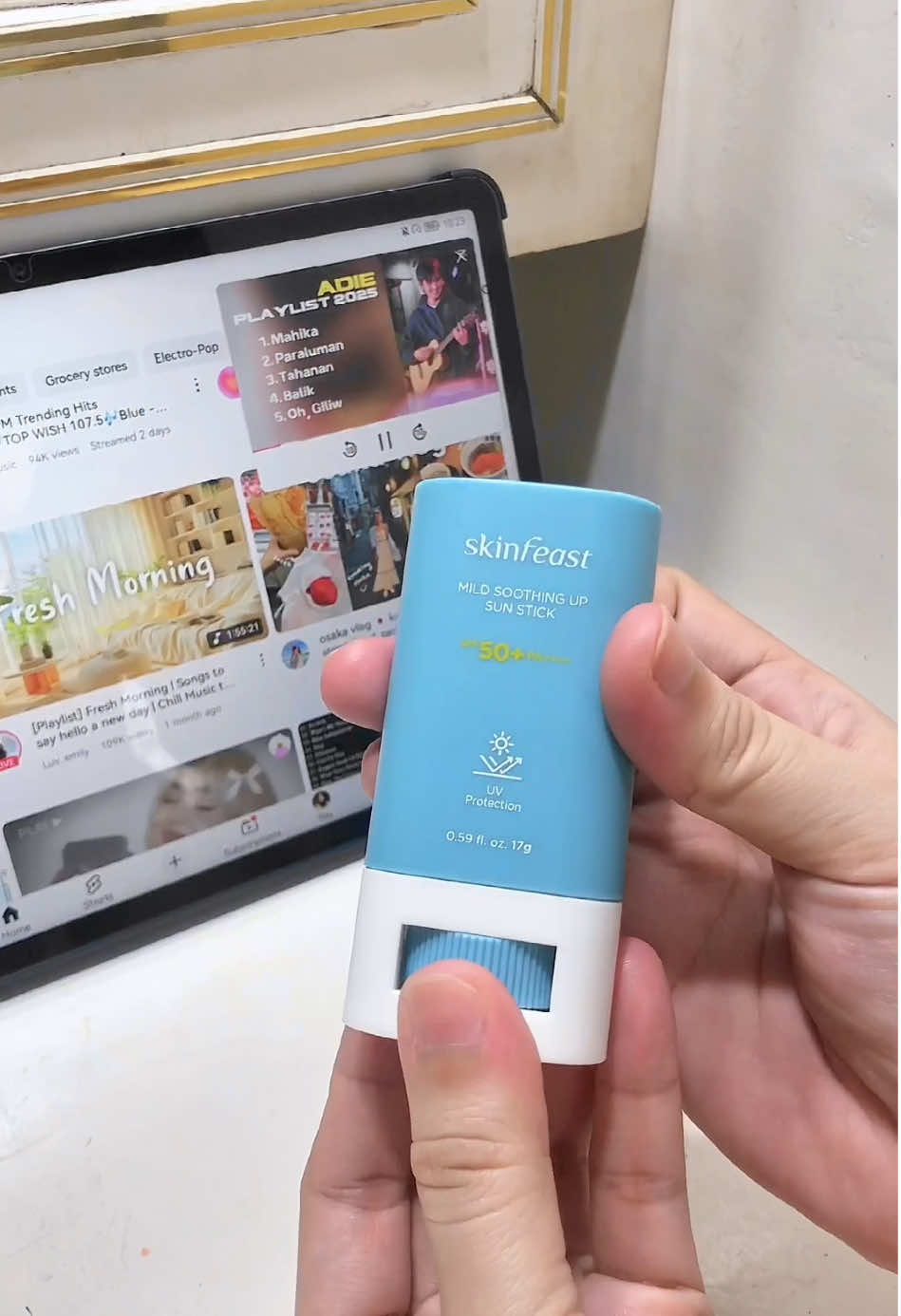 This is your sign to buy your own @skinfeast_official Sun Care Stick SPF+ 50 PA++++ made in korea. Find them on 🍊app. ☀️🏖✨ #sunscreen #sunstick #suncare #spf #spf50 @stylemite 