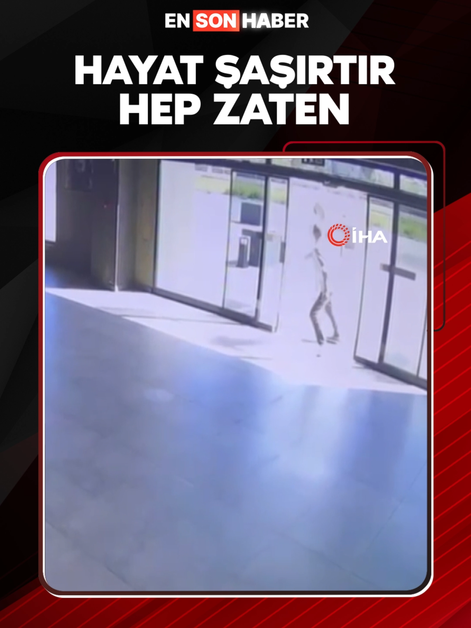 Antalya'da araçtan kopan tekerlekten son anda kurtulan Rus turistin görüntüsü viral oldu. #teker #antalya #viralvideo #rus #turist