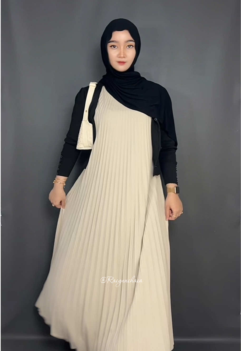 Inner dress bisa di mix and match sama outer apapun bakalan cakep 🫵🏻😭❤️  #ootdhijab #innerdress #rekomendasioutfitcewe 