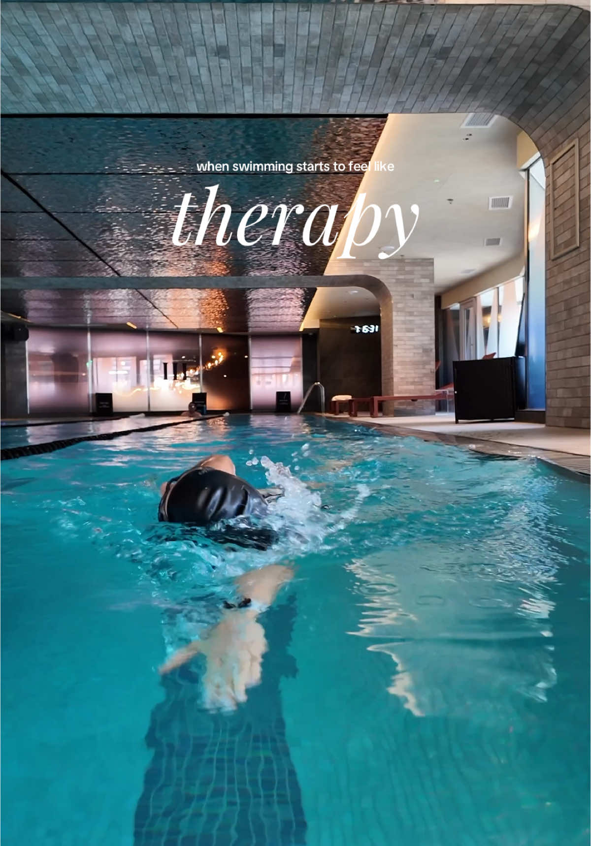 never thought i’d see the day where i’d be comfortably swimming 2k ☁️🏊🏻‍♀️ it helps in a super dreamy pool like this 😌 #swimming #triathlontraining #swim #pool #training #ironmantraining 