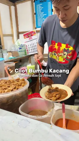 Cilot jadul bumbu kacang,yang ga pernah sepi. Makin malam malah makin rame.  💡Cilot Pak Tohir 📍Jl. Ciliwung No.207, Tanggung, Kec. Kepanjenkidul, Kota Blitar.  ⏰ 17.00 - 03.00 #blitar #blitar24jam #fyp 