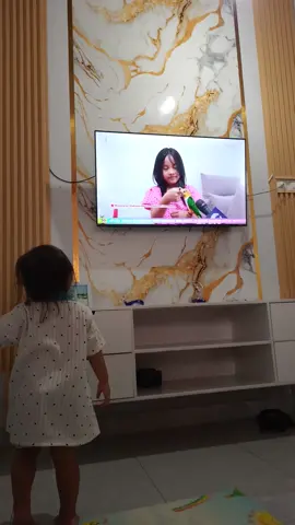 Kumpul bersama keluarga di rumah sambil nonton TV yang jernih dan berkualitas  #tv #tvtcl #tvandroid #fyppppppppppppppppppppppp 