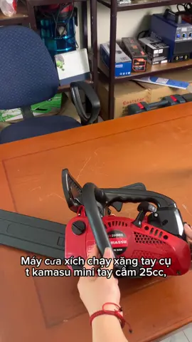 Máy cưa chạy xăng nhỏ gọn tiện lợi, tặng kèm một buri thay thế#viral #xuhuong #trendingtiktok #dienmay #tranding #maycuaxich #maycua #maycat 