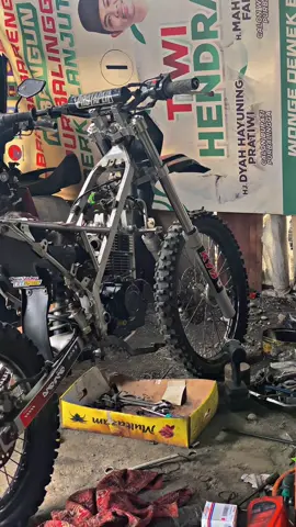 info gear yang enak uk berapa a🙌 #klxgordon #grastrack #klxnyell #klxwanitampil #klxboreup #klx #klxindonesia #klxmodifikasi #trail #klxngarit #grastrackindonesia 