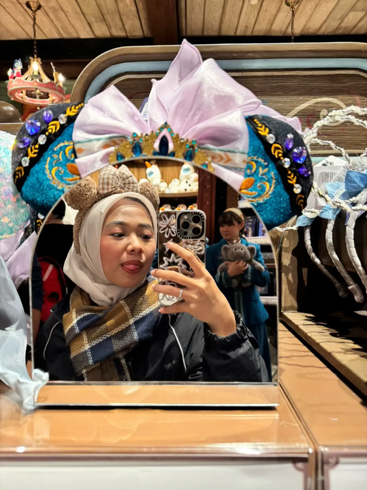 Outfit condition when the temp can’t predict during the spring in hongkong since the prediction is 16-23’ C but reality is 11-13’ C. Saran aku plis sedia outfit untuk cuaca dingin juga kalau ke asia timur in spring :) apalagi impact climate change buat cuaca unpredicted banget :)  #outfit #hongkong #macau 