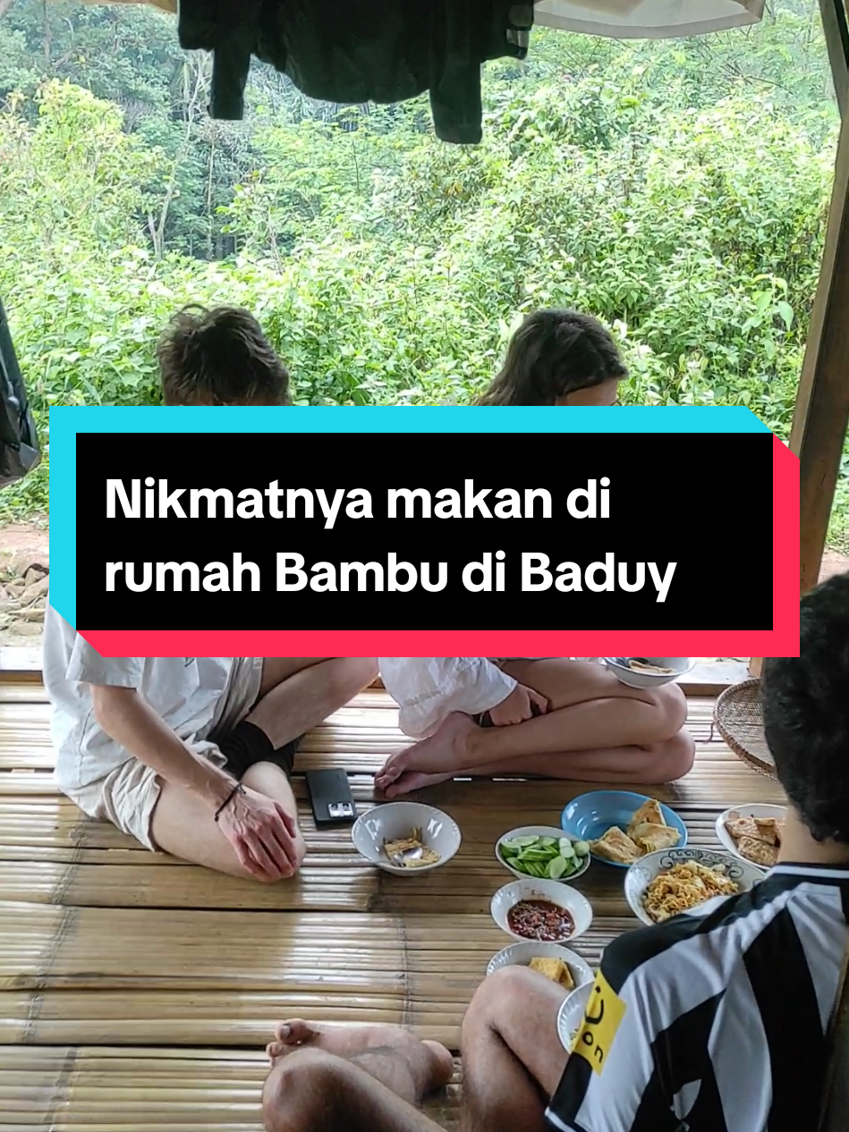 Makanan yang sederhana tapi nikmat yang di sediakan sama warga kampung Baduy.  .  .  .  #baduy  #Baduytribe #wonderfulindonesia #Buledibaduy #baduyluar #baduydalam #Fyp #Viral #fyppppppppppppppppppppppp  #Sukubaduy 