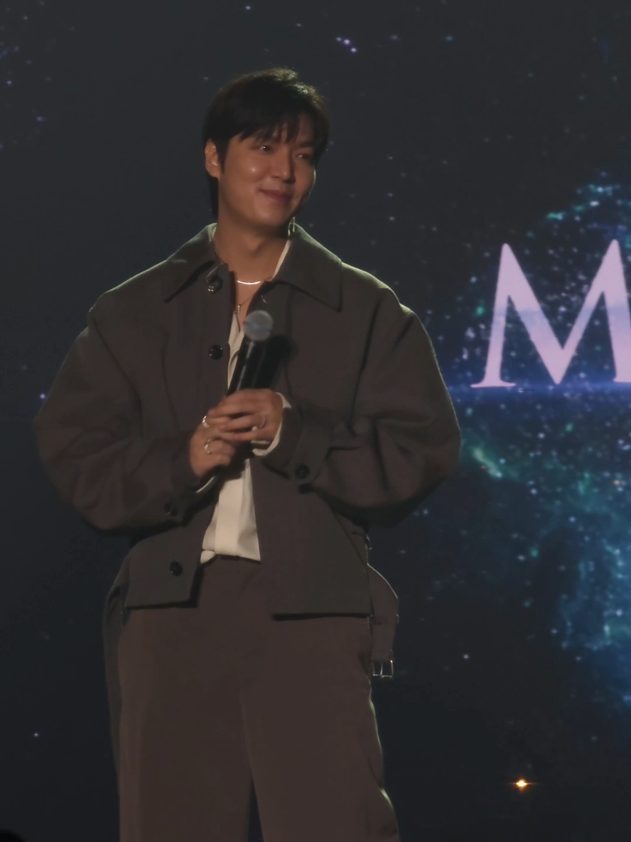 Dari 2010 mencintai blio siapa sangka dikasih rejeki ketemu langsung 15 tahun kemudian😭 AKHIRNYA HUWAA nangis banget ternyata nyata  #leeminho #minhoverse #minhoverseinjakarta #minhoverse_in_jakarta #actorleeminho 
