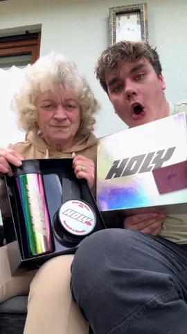 Anzeige: 12Uhr ist der Lunch von der Holy Box es gibt nur 10000 STÜCK also SCHNELL sein lohnt sich. Mit Oma5 bekommt ihr auf eure erste Bestellung 5 Euro Rabatt  und mit  Oma  10% auf jede weitere viel Spaß mit der Box :). #holy #power #hyp  #schnell 