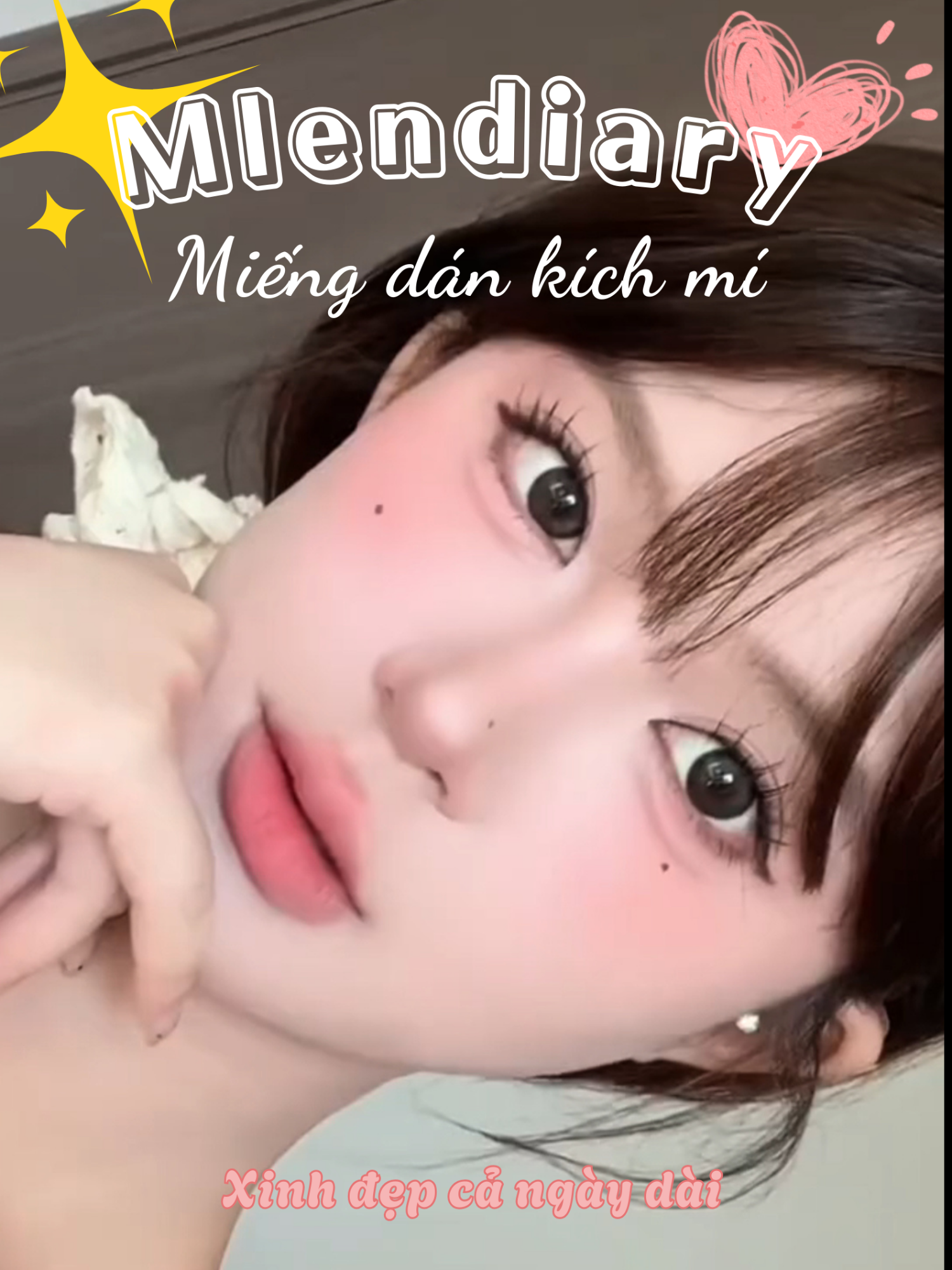 Makeup look hôm nay mà thiếu dán mí là coi như toang 😭 👁️ Miếng nhỏ thôi mà xinh lên thấy ghét! M25.4.22-3 #mlendiary #kichmitanghinh #kichmi #makeuptutorial #miengdankichmi #xuhuong #tiktokviral #makeuptips #xuhuongtiktok #kichmiluoi #fyp