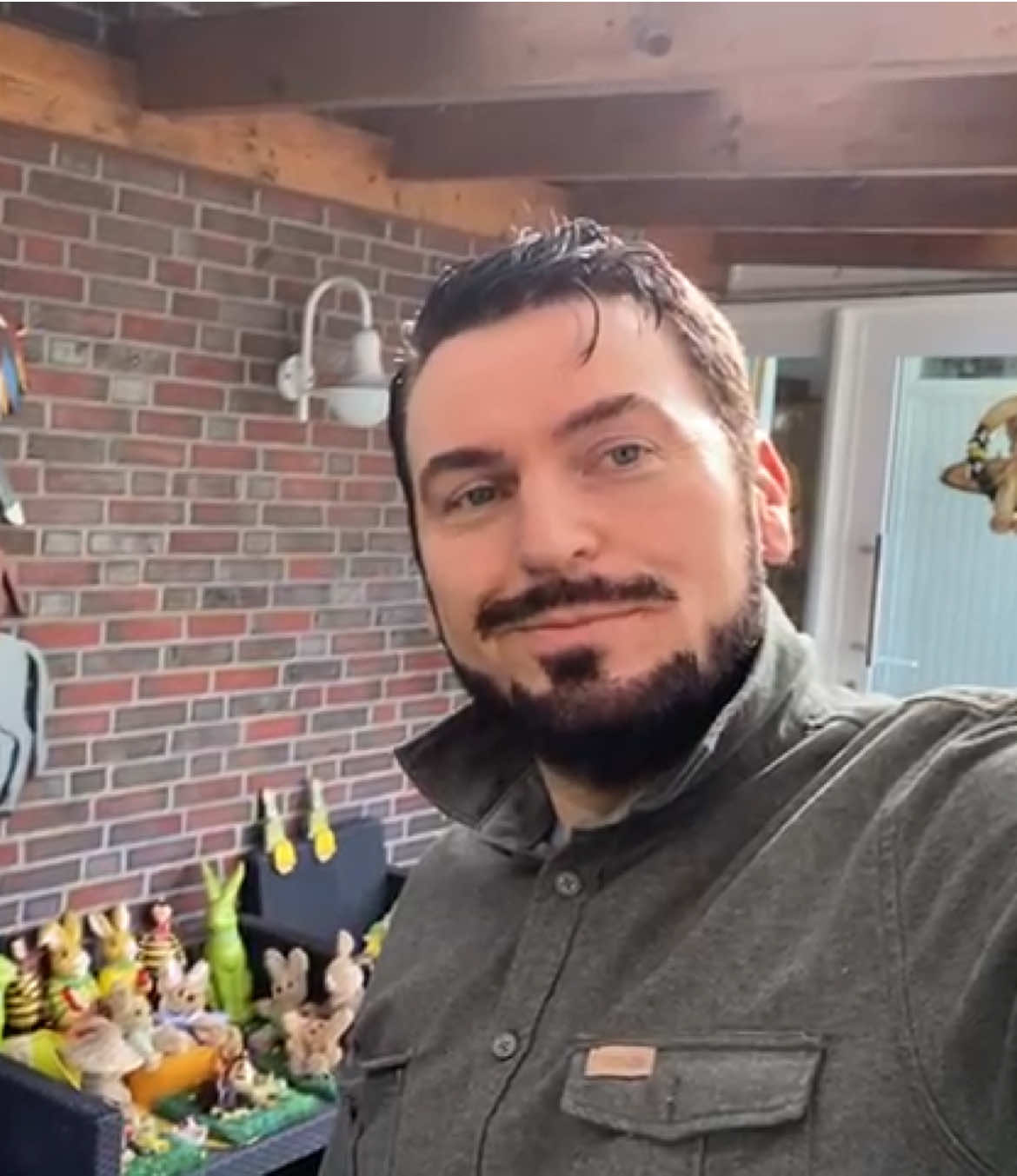 Danke schön Ihr Lieben für eure zahlreichen Osterglückwünsche 💐🐣😊🥰♥️ Langsam werde ich Emoji-König Einige hatten sich auch eine Solo-Gruß-Botschaft von mir gewünscht- ich hoffe ich bin dem jetzt nachgekommen Genießt den wunderschönen Ostermontag ihr Hasen 🐰  Grüße aus Ostfriesland und ich hab bis jetzt noch keinen im Tee noch einen Ostfriesentee getrunken #froheostern #badzwischenahn #holiday #urlaub #ostern #osterhase #friesland #eiersuchen #chrissavaj 