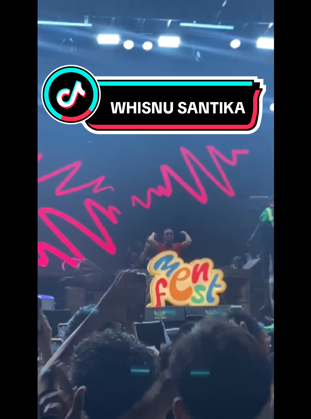 Padang Petcah🔥 with @whisnusantika X @mcdrwe__  THANKS @menfest.padang 🔥 @oneofvella #padang #fyp #whisnusantika #liquidsilva #mcdrwe #konserpadang #konsermusik 