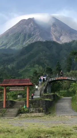 Punya kenangan apa sob kalian sama dia di sini ? #bukitklangon #klangonmerapi #view #aesthetic #gunungmerapi #merapilavatour #jogjakarta #fyp #4u 