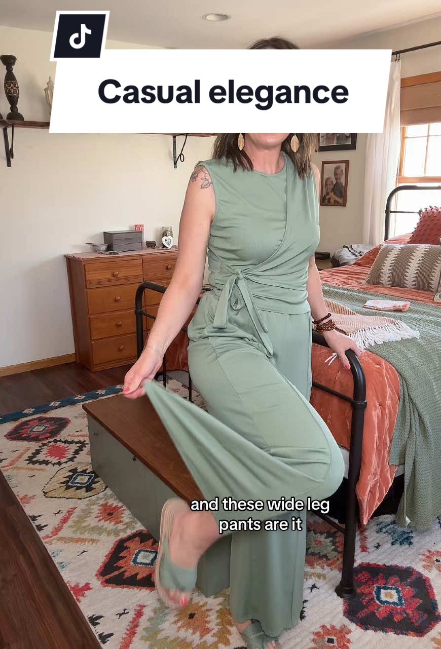Elevate your everyday style with this chic two-piece set. Featuring a lightweight ribbed fabric, the ensemble combines a flattering top with wide-leg pants, offering both elegance and comfort. Perfect for various occasions, from casual outings to relaxed evenings. #EffortlessStyle #ChicComfort #TwoPieceTrend