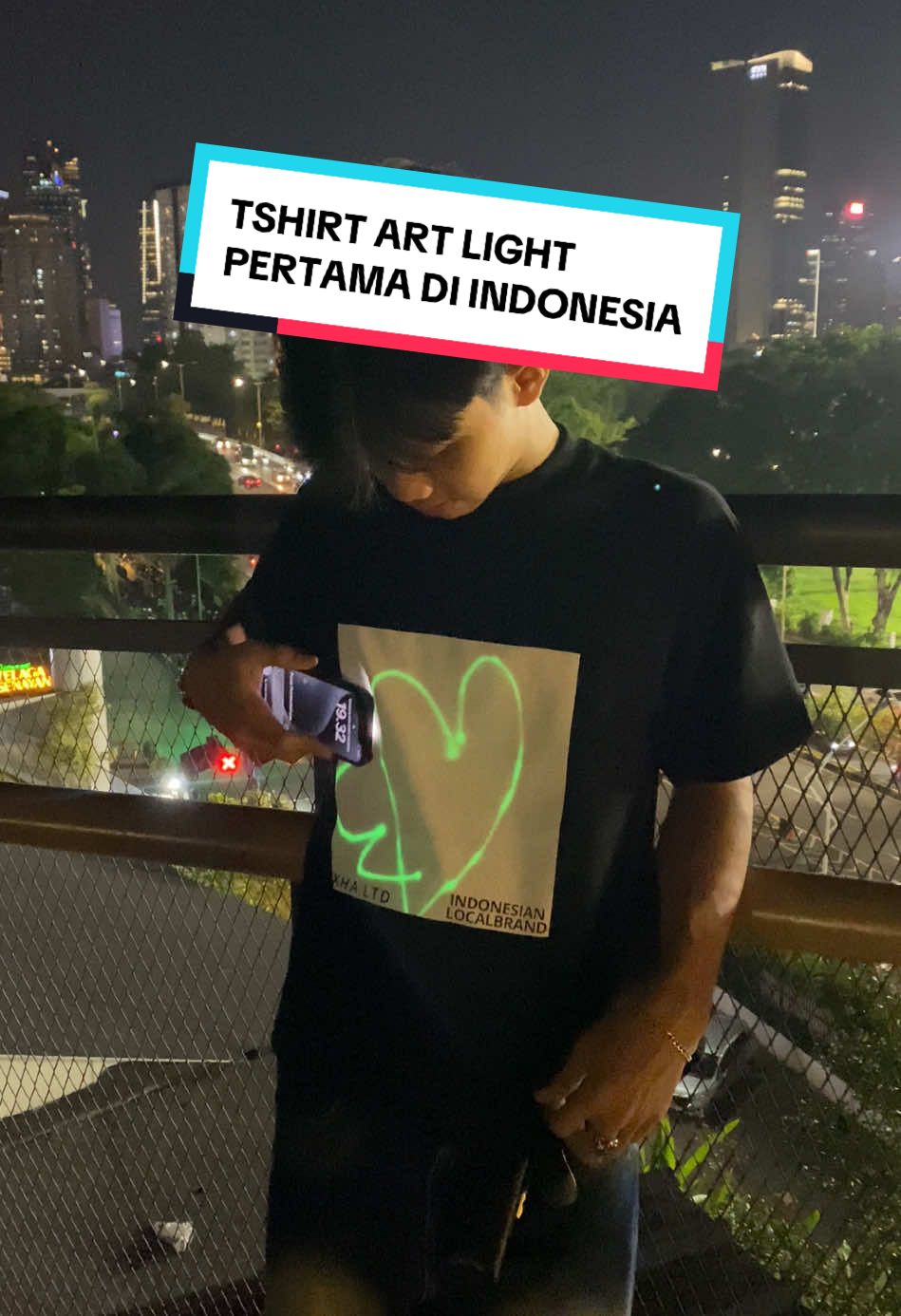 EMANG BOLEH SEBAGUS INI?? 🥵🥵#fyp #rexha #neontshirt #glowinthedark #pertamadiindonesia #glowinthedarktshirts 