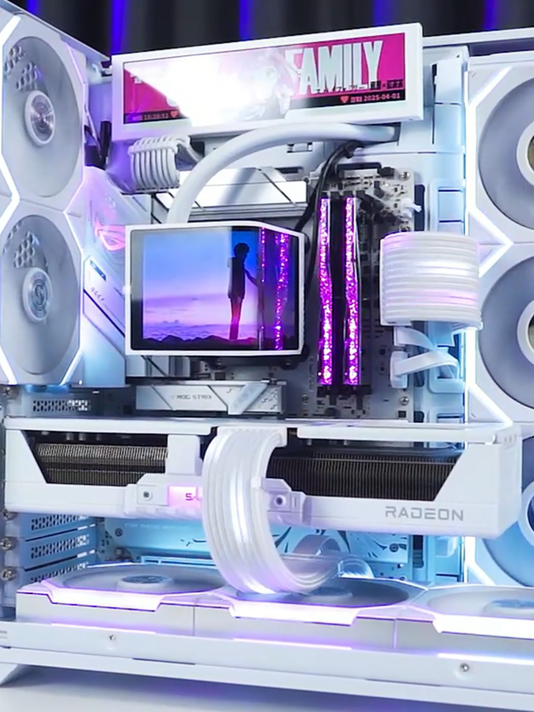 PC Build of the Day! Check out this sleek pure white multi-screen setup—the AMD R7 9800X3D, Radeon RX 9070 XT, and more! Rate this build from 1 to 10! 😍 Want one just like this? Order yours now at MLOONG! 👇 mloongbld.sg #gamingpc #pcbuild #CustomPC #gaming #SingaporePC #rtx5080 #rtx5070 #9070xt #GamingGear #simlimsquare 