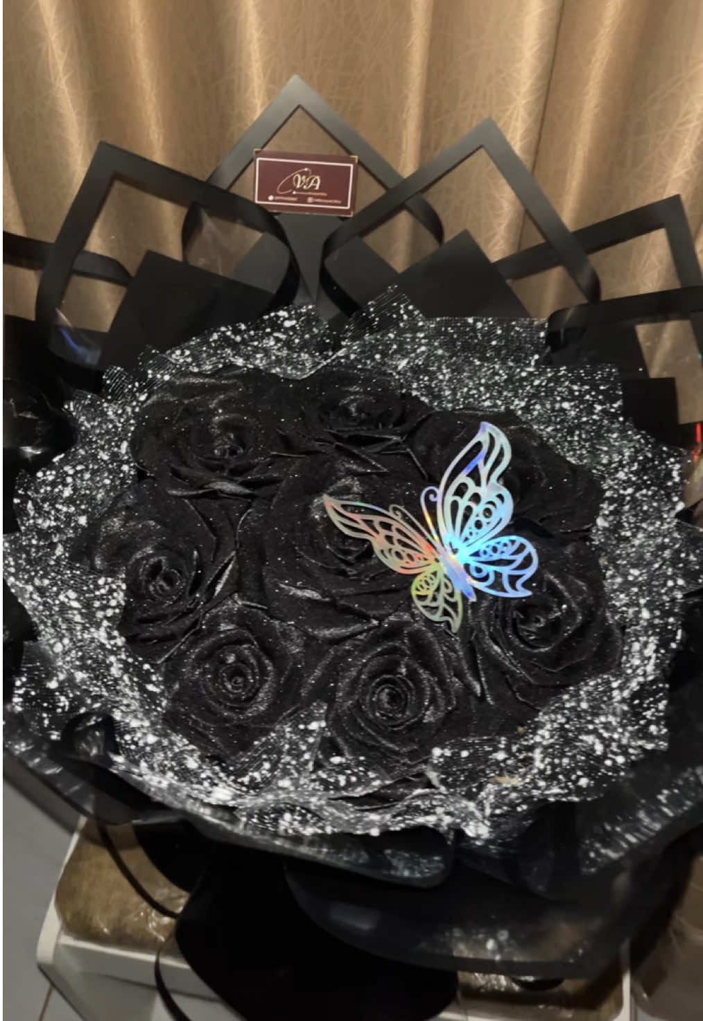 8 tangkai hitam mawar satin🖤🤍#bouquet #fyp #buketbunga #fypシ #buketpekalongan #buketpitasatinpekalongan #pekalongan #buketpitasatin 