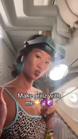 Make a plain silver grill with me💁🏻‍♀️⭐️✨                                              IG: @jinju.grillz                                                                                                            #grillz #customgrillz #denmark #copenhagen #jewelry #makinggrillz #waxcarving #silvergrillz #fashion #jewelrymaking #teethjewelry #københavn #copenhagengrillz 
