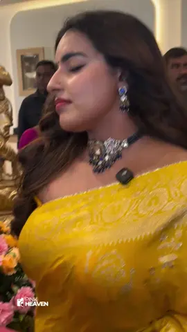 #malavikamenon #malayalam #maloos #model #malavika #iammalu #Love #happy #yellow 