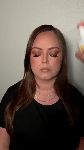 🍏 Choco- Glam vibes only ¿listas pa'la transformación? 🍫🍦🍩🍪 face - @ONE SIZE BEAUTY @makeupforever  Lips - @Beauty Creations Cosmetics  cheeks - @madebymitchell    #nofilter #glowymakeup  #samsungs25ultra #softglammakeup #lamakeupartist #beforeandafter #MakeupGlowUp #espressomakeup 