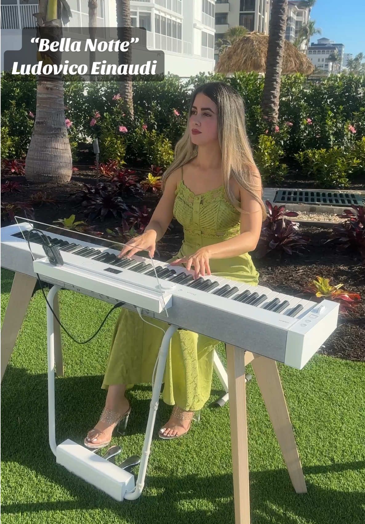 Love being part of such magical moments☺️🎹💗Song: “Bella Notte” - Ludovico Einaudi (full video of this piece on YouTube) #weddingpianist #weddingpiano #weddingmusicians #jadestrings@Casio Music Gear 