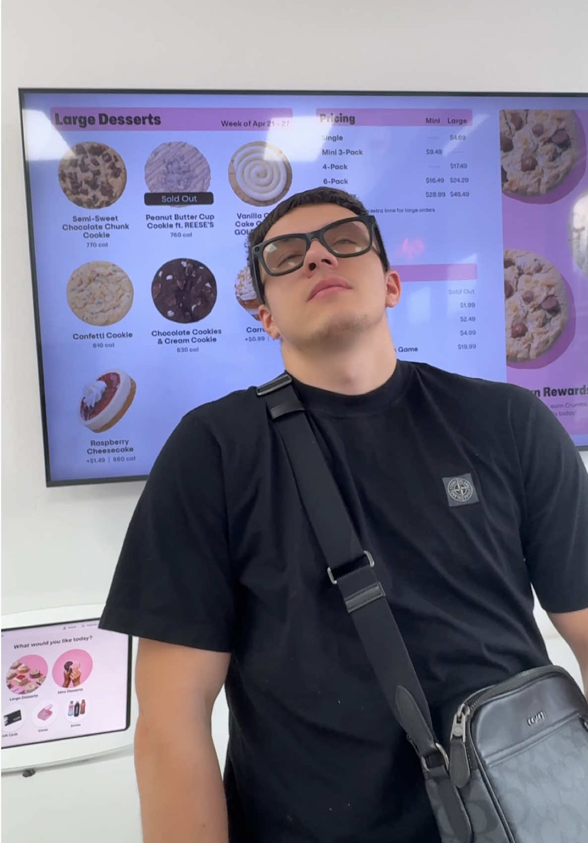 Приехали с Захаром за новой неделей в crumbl cookie 🍪 #захаркрамблкуки #захаркокос #crumblcookies #crumbl #крамблкуки 