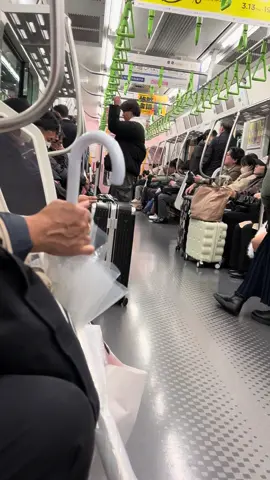 How people in Tokyo and all over Japan use the metro. They make sure to stay silent and not disturb others. Plus if they want to speak they do so quietly. #tokyo #jrrailway #jryamanoteline 