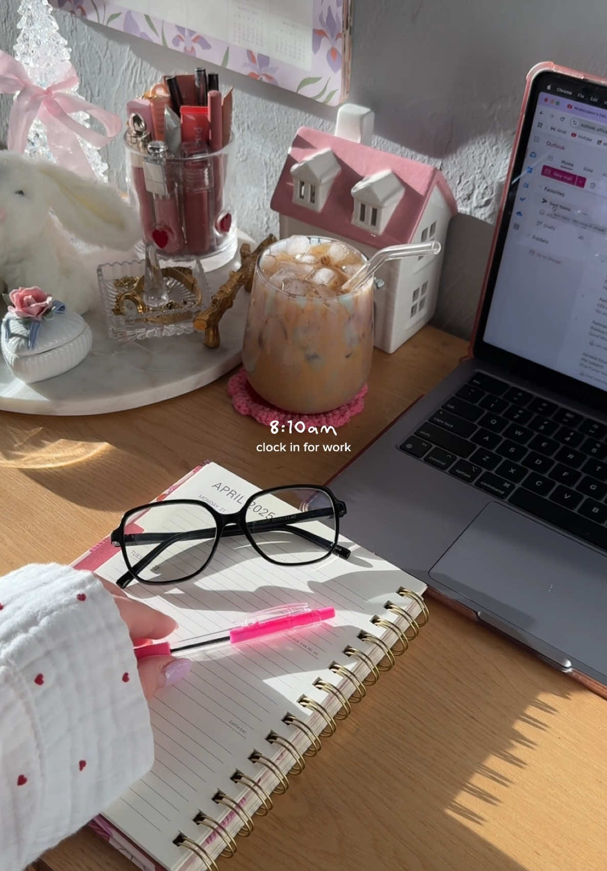 working from home day ☕️💫🌿 #morningroutine #cozygirldiaries #dayinmylife #girly #pink #pinterestvibes #wellness #work #workfromhome #morninginmylife #aesthetic 