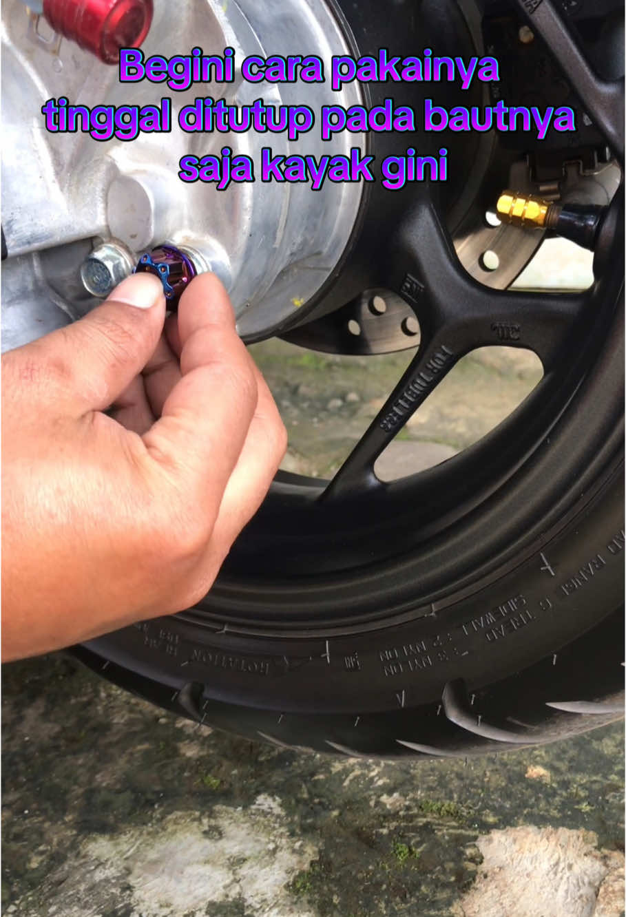 Cara pasang cover baut seperti ini mudah sekali dan bner2 dah raket banget bolo #pcx160 #pcx160 #pcx2025 #pcxindonesia #pcxmodifikasi 