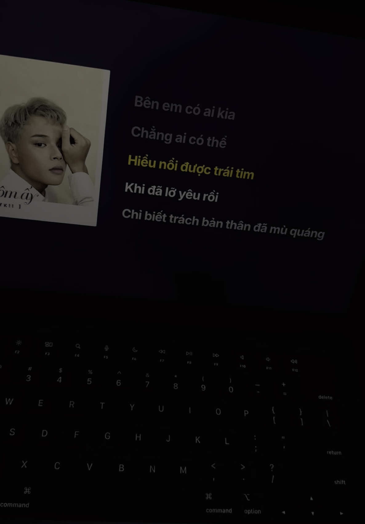 Chẳng ai hiều nổi được trái tim khi đã lỡ.. YÊU rồi☺️#lyrics #chieuhomay #jaykii #luoinghenhac 