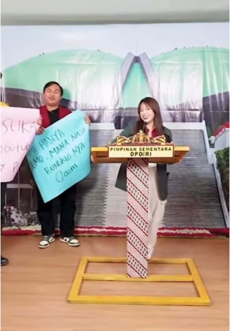 eca roasting bang Komeng, botik bocah politik ✨ #eca #ecaaura #elsaajapasal #elsajapasal #fyp #4youpage #dibalikpodcast #shaniindiranatio #komeng #marshelwidianto #roasting #komedi #komika 