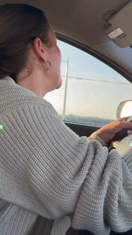 Mi madre prueba el deporte de r1esgo más famoso de Italia: conducir en Sicilia 🚘 #fyp #parati #viral 