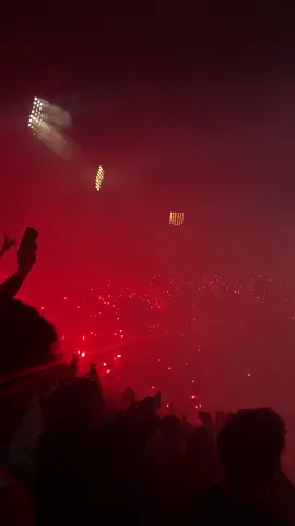الشعب + تصويري✊🏻🇵🇱🔥. #تيم_ابداع_المصممين🤍⚽ #قطبي_العاصمة🇵🇪🇳🇬 #تيحا_بويز_💪🇲🇨 #الاتحاد_قوة #الاتحاد_القلب_النابض #ليبيا🇱🇾 #الشعب_الصيني_ماله_حل😂😂 #المصمم_سند👑 #المنتخب_الليبي🇱🇾 #