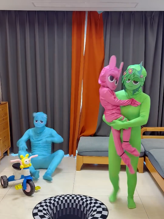 #FunnyKids #CartoonCharacters #PinkVsRed #KidsEntertainment #UKKids #USAKids #PresentHunt #FunnyCostumes #FamilyFun #ViralShorts #SillyDance #SnackChallenge #CuteMascots #youtubetotiktok 