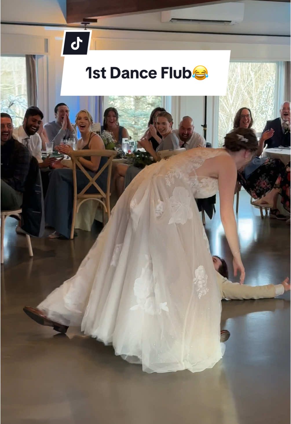 Roll with the punches😂 gotta love unexpected and funny moments like this at weddings🙌🏽 #weddingdj #weddingtiktok #weddingtok #weddinginspo #weddingday 