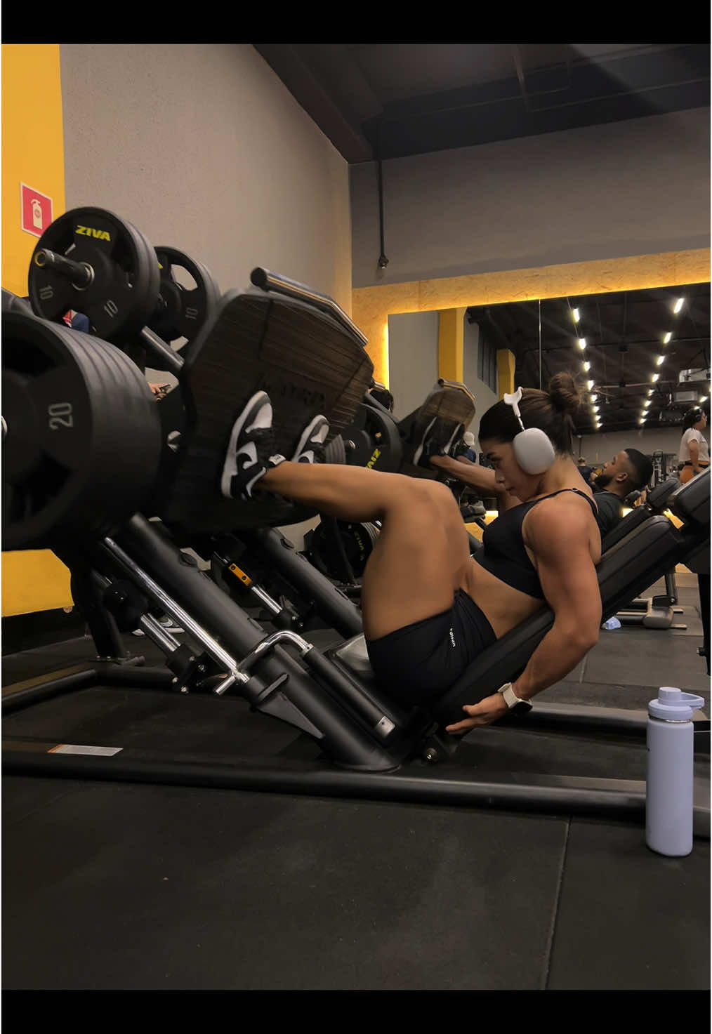 Feriadinho com leg day, amooooo!!! 🫶🏻🫶🏻 #legday #gy #gym #GymTok #treinofeminino #treinodepernas 