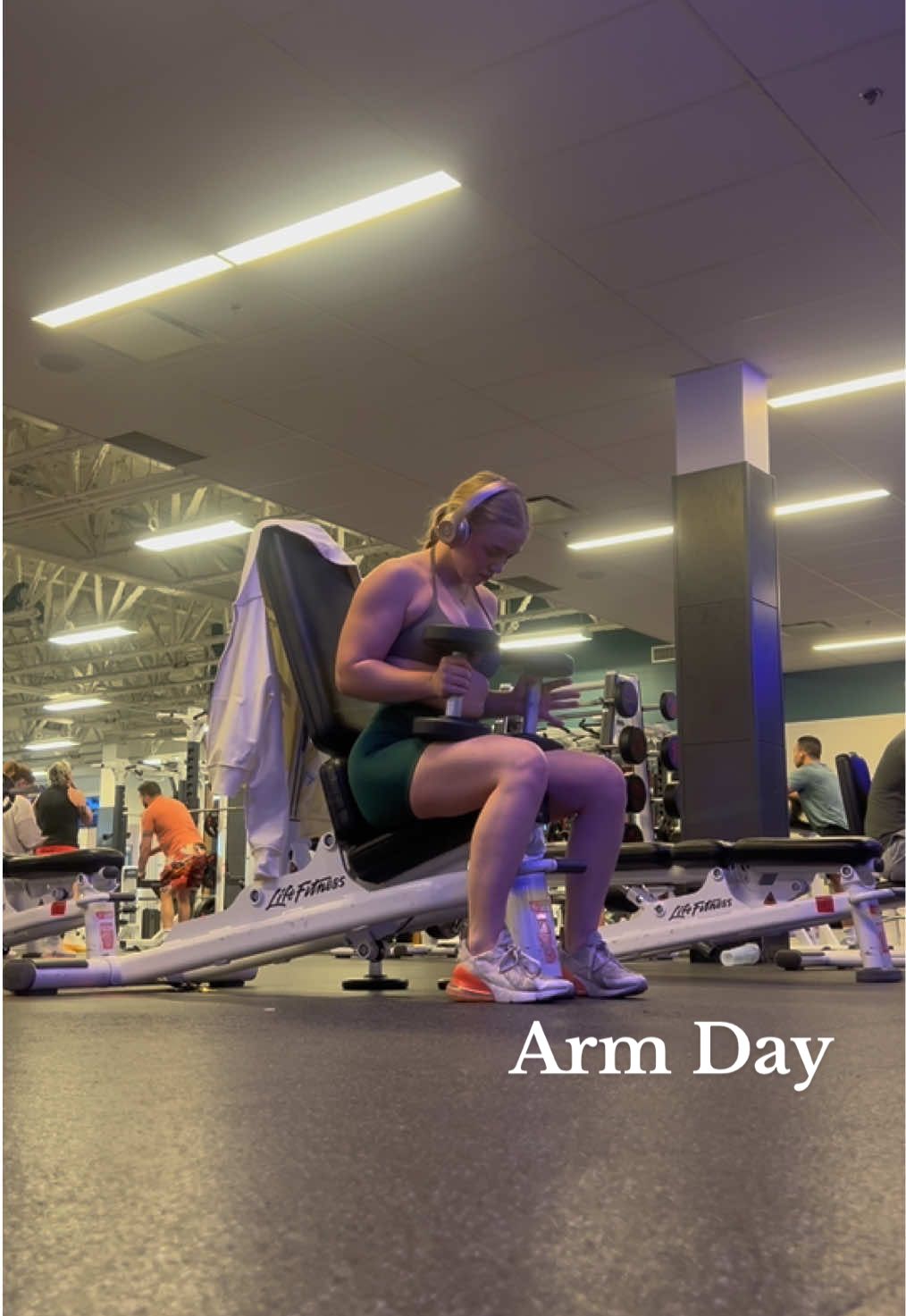 Welcome welcome! Let’s get it!! On arm day I like to focus on tempo to really hypertrophy my muscle fibers feeling movement and pulse throughout and of course playing music with a strong beat #biceps #armday #personaltrainer #edmonton #goodlife #wellness #health 