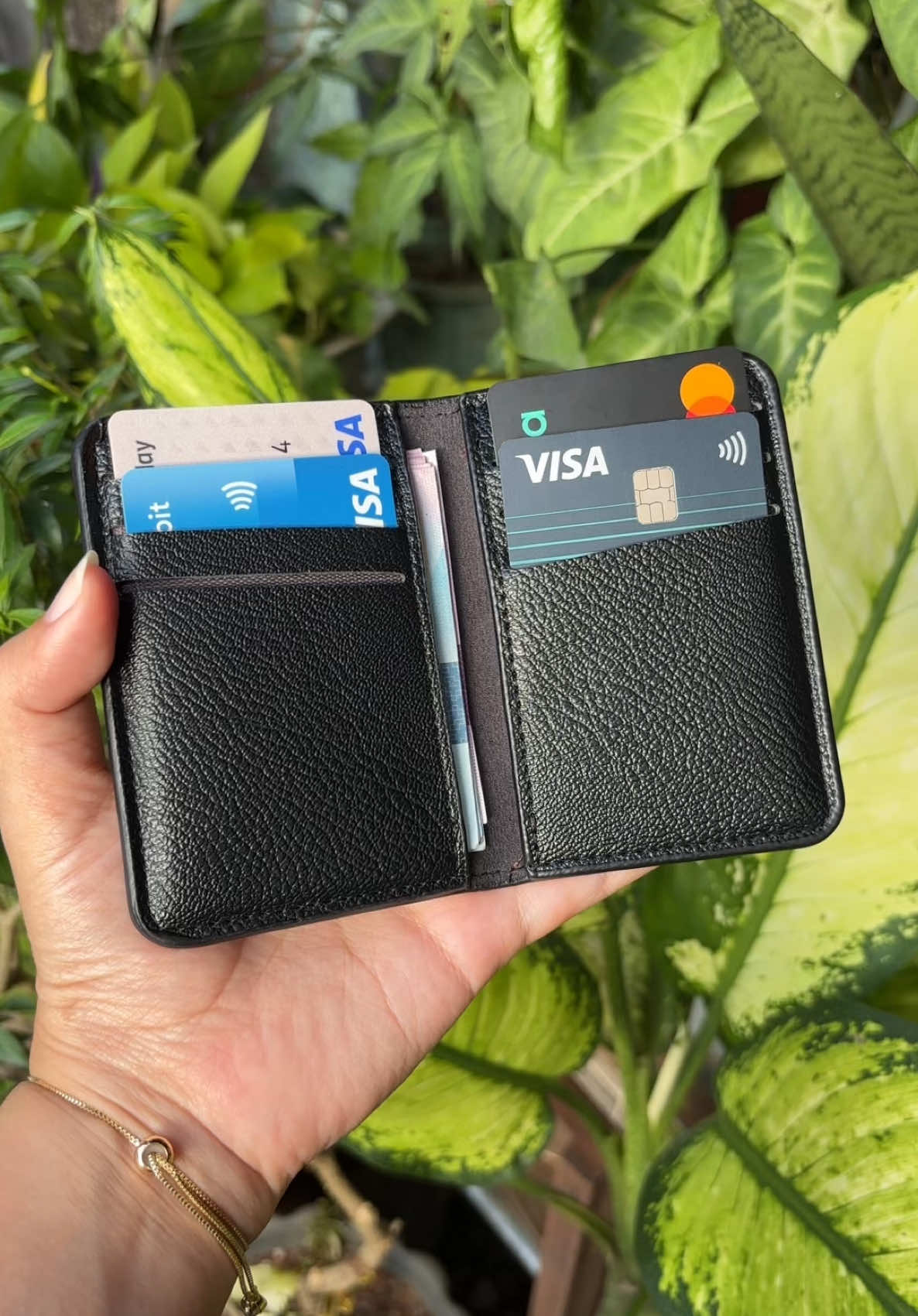 goodbye bulky wallet #cardwallet #cardholderwallet #foldablewallet 