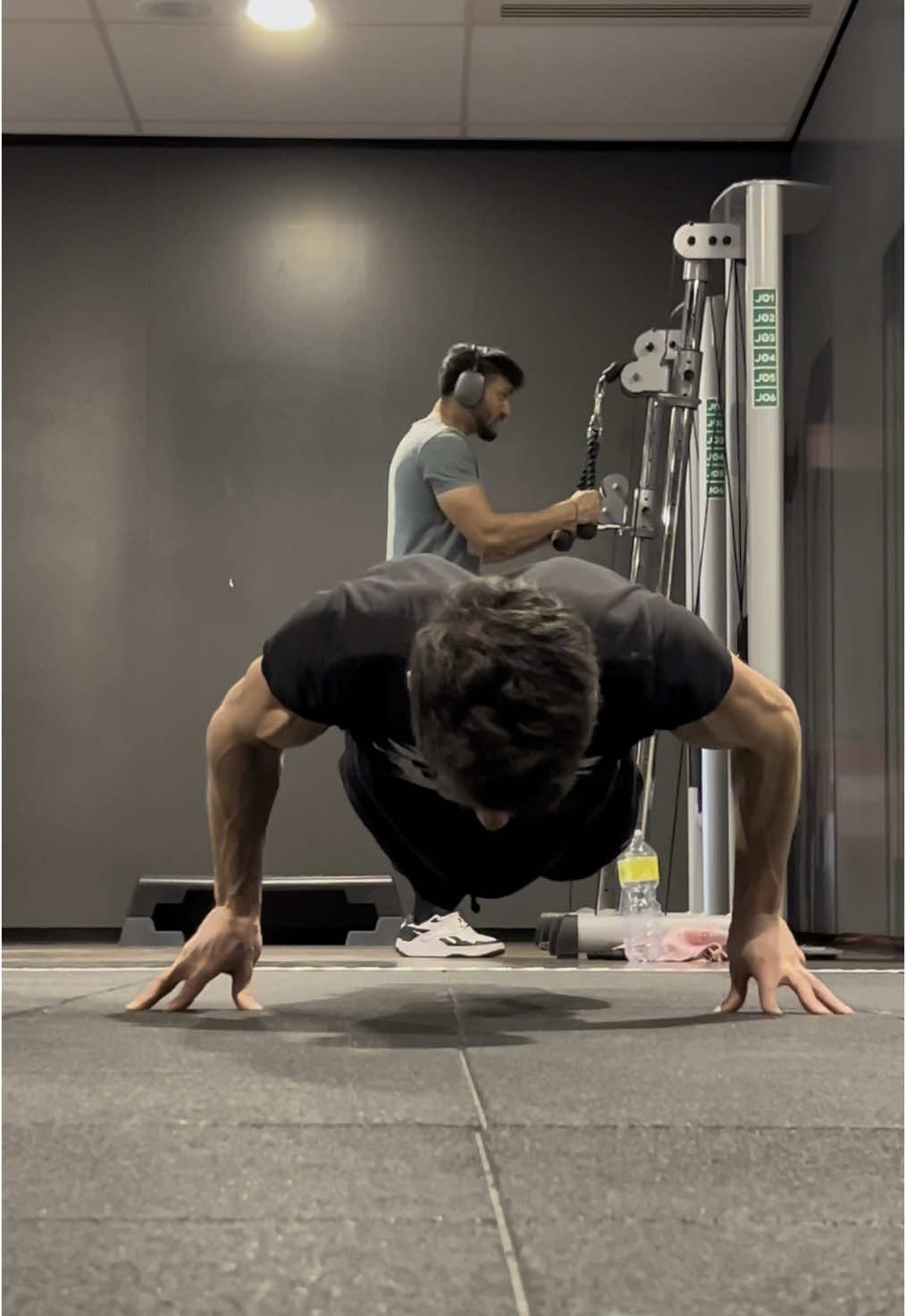 Elevated push up☠️ #gym #workout 